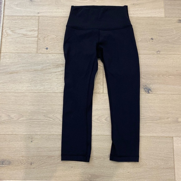 Lululemon cropped light weight tights. - Picture 1 of 4